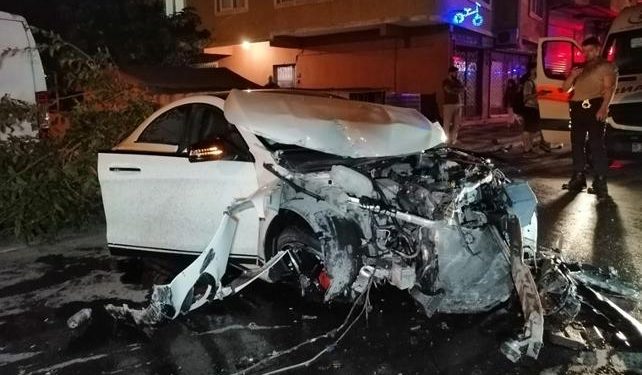 Dur ihtarına uymayan araç 4 kişiyi ezdi