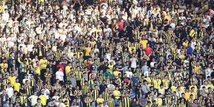 Erdoğan Toprak: AKP tribünden korkuyor