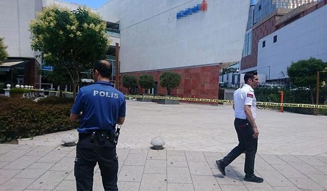 İstanbul’daki AVM’de hareketli saatler! Giriş çıkış kapatıldı