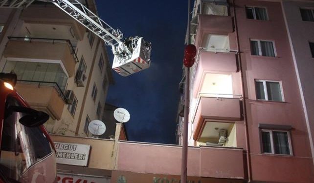 Patlayan buzdolabı yangına neden oldu