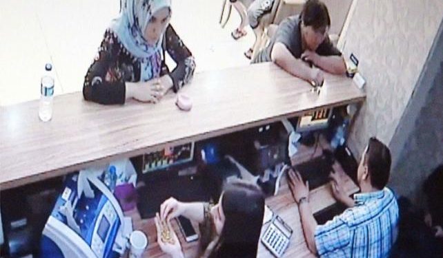 Altın bozdurmaya gelen kadına yanlışlıkla 15 bin lira fazla ödeme yaptı