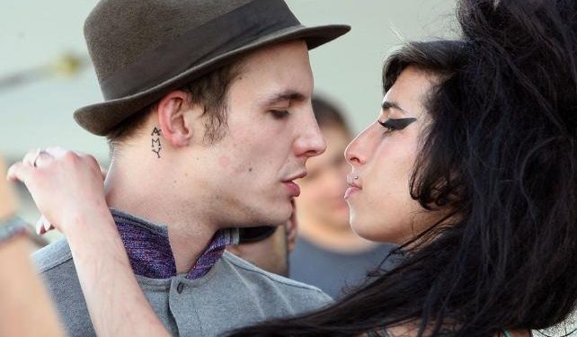 Amy Winehouse’u uyuşturucuya alıştıran eski eşinden para talebi