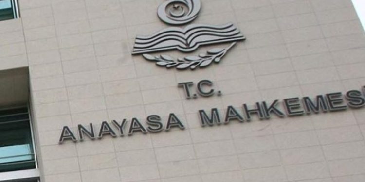 AYM, YÖK başkanının o yetkisini iptal etti