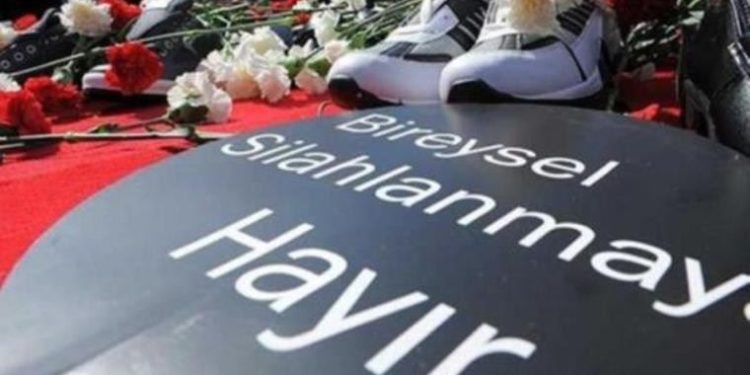 Babasının silahı ile oynarken kendini vuran çocuk yaşamını yitirdi