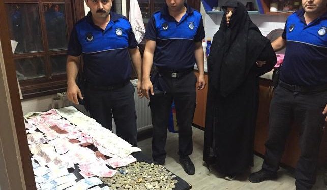 Çocuklarını dilendiren kadının üzerinden çıkanlar dudak uçuklattı