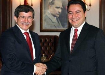 Davutoğlu’na yakın kaynaklar açıkladı: Babacan ile birleşecek mi?