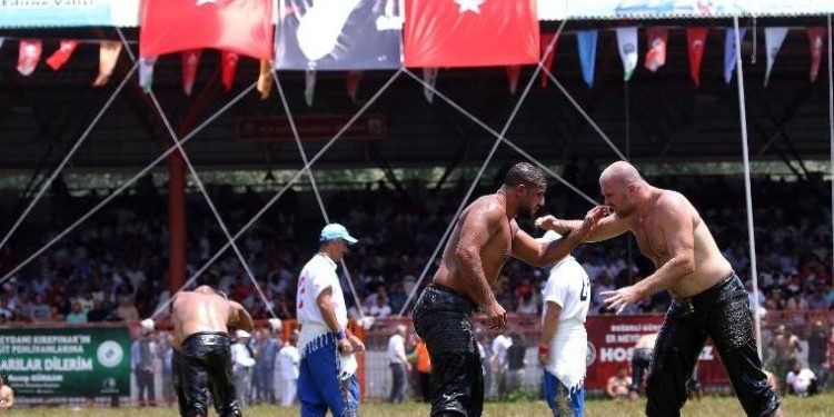“Devlet sporcusu” unvanı pehlivanları mutlu etti