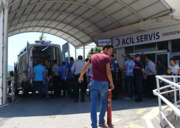 Edremit’te şezlong tartışmasında 1 polis memuru öldü, 2 kişi yaralandı