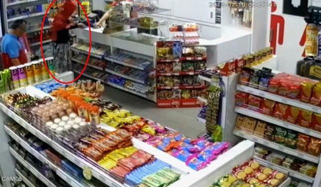 Etek giyip soygun yaptılar