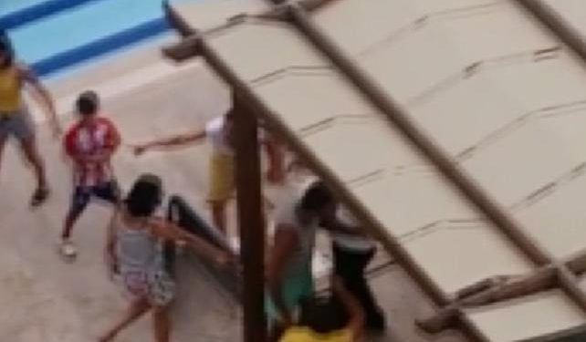 Nişanlı çift, havuz başında bayılıncaya kadar dövüldü