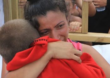 Öğretmen anne kaybolan oğlu bulununca sevnç gözyaşı döktü