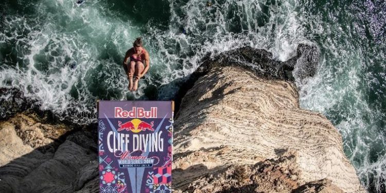 Red Bull Cliff Diving’de şampiyonlar geleneği Lübnan’da da bozmadı