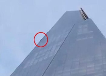 Shard: Londra’da kimliği belirsiz bir kişi halatsız İngiltere’nin en yüksek binasına tırmandı