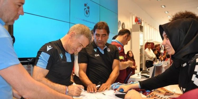 Trabzonspor Başkanı Ahmet Ağaoğlu’na futbolculardan sürpriz