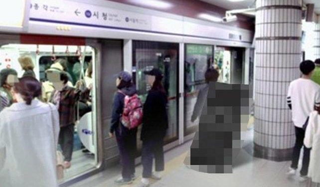 Ünlü spiker kadınların etek altından fotoğraf çekerken yakalandı