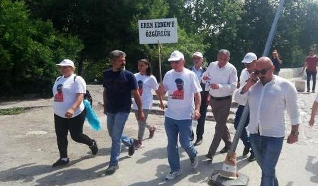Yürüyüşe yasak protesto edildi