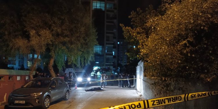 Adana’da sokakta yürüyen kişiyi başından vurup öldürdüler