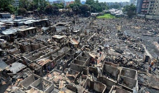 Bangladeş’in yoksul mahallesinde yangın: 15 bin ev yandı