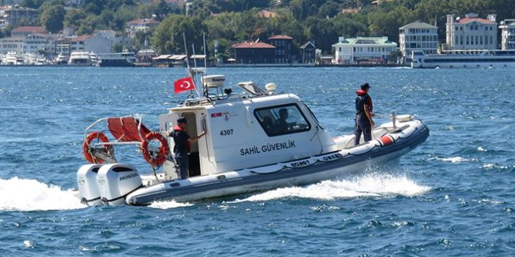 Beykoz’da denize giren çocuklar akıntıya kapıldı: 1 çocuk kayıp