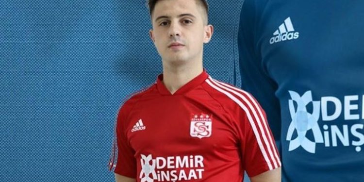 Demir Grup Sivasspor’a genç yetenek