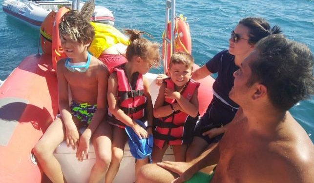 Denizde arızalanan teknedekileri itfaiye kurtardı