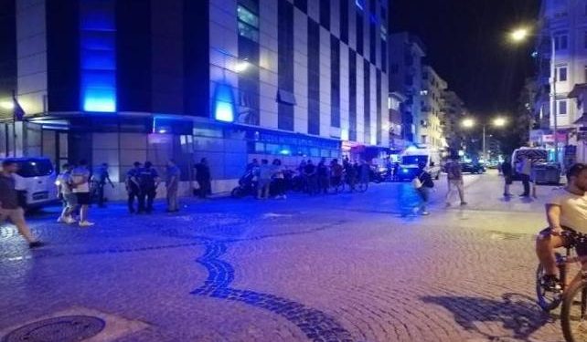 Eğlence mekanı önünde silahlı kavga: 5 yaralı
