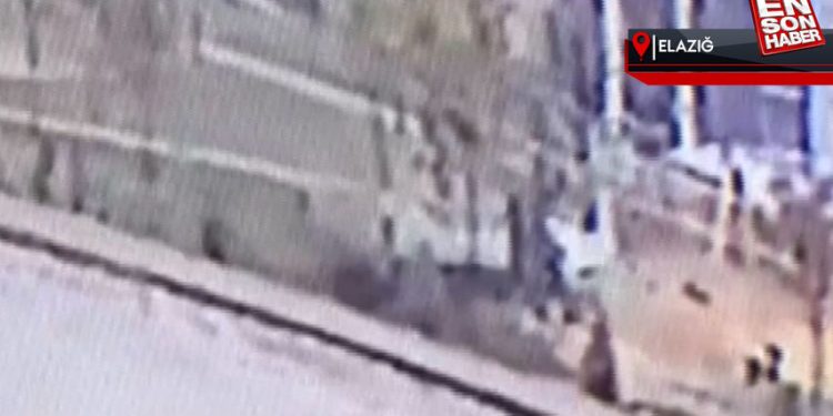 Elazığ’da kupası açılan kamyonet çocuk parkına girdi