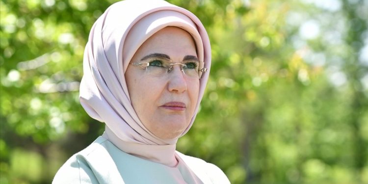 Emine Erdoğan’dan Taksim’deki patlamayla ilgili başsağlığı mesajı