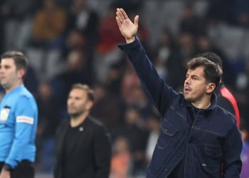 Emre Belözoğlu, Galatasaray maçında ilki yaşadı