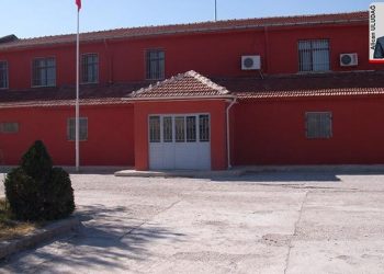 Hasta mahkûm yolda öldü