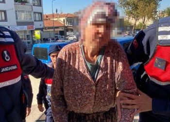 İzmir’de babasını darbederek öldüren kadın tutuklandı