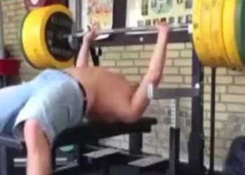Kaslı insanlar neden yağlılara göre daha zor yüzer?