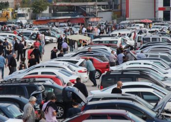 Oto galericiler, ikinci elde kredi engelini eleştirdi