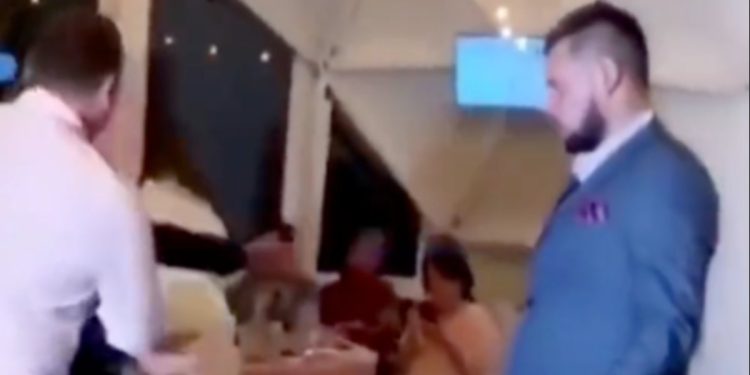 Rusya’da alkolü fazla kaçıran sağdıç yumruk yedi