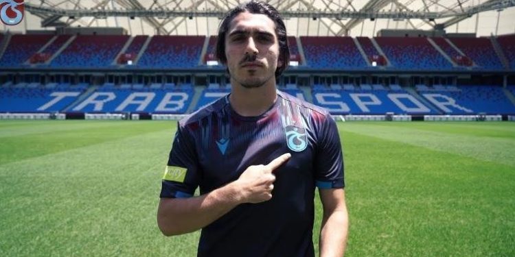 Sosyal medya Trabzonspor’un formalarını konuştu