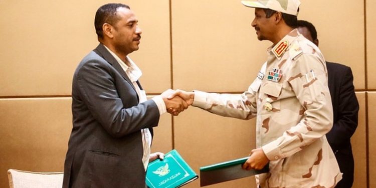 Sudan’da geçiş dönemi için ilk imzalar atıldı