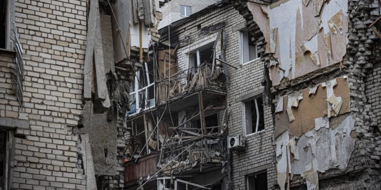 Ukrayna’da bir apartmana füze saldırısı: 7 ölü