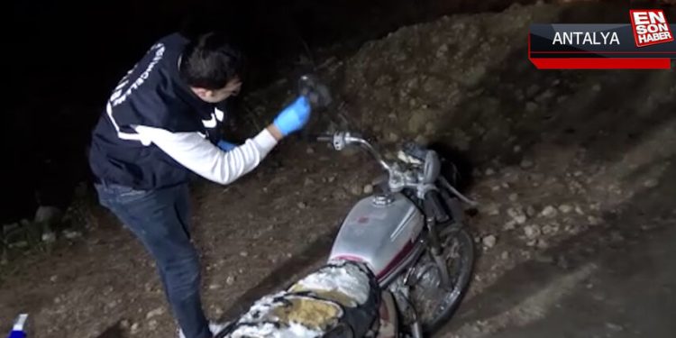 Yedieminden motosiklet çaldılar, satmaya kalkışınca yakalandılar