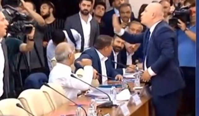 Zam görüşmeleri öncesi gerginlik! İki sendika tartıştı
