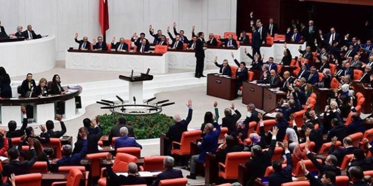AKP kulislerinde tartışmalı isimlerin 2023 seçimleri için milletvekili adayı yapılacağı gündemde