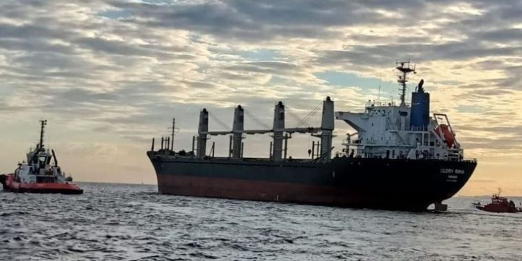 Çanakkale Boğazı’nda arızalanan gemi demirletildi