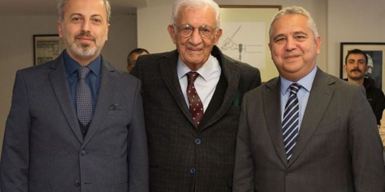 Cumhuriyet gazetesinin Genel Yayın Yönetmenliği makamında devir-teslim töreni