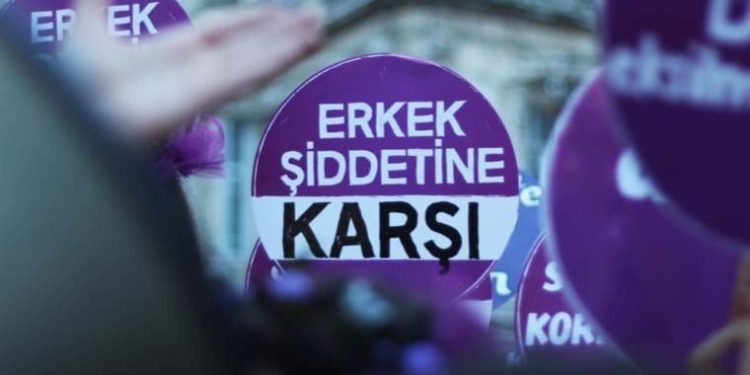 Diyarbakır’da erkek şiddeti: Kız kardeşini makasla yaraladı