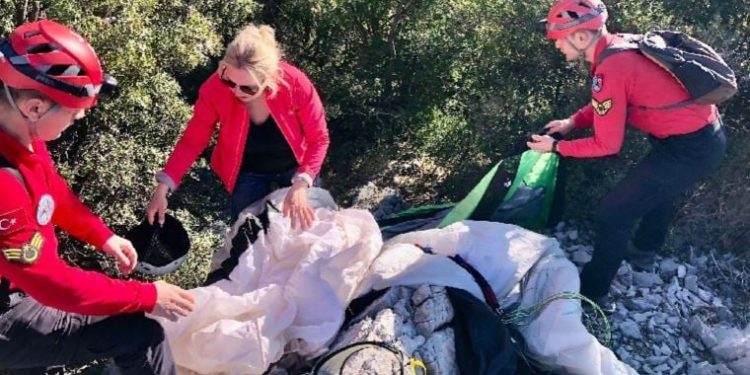Fethiye’de Rus yamaç paraşütçüsü kurtarıldı