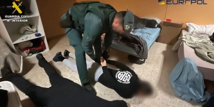 İspanya’da Ukraynalı sığınmacıları kaçak çalıştıran çete çökertildi