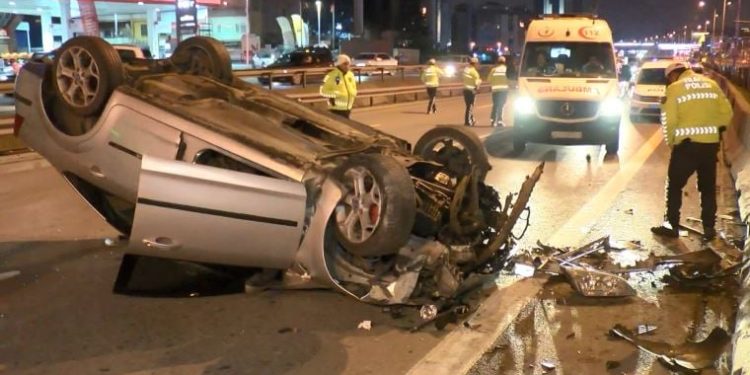 Kadıköy D-100 Karayolu’nda otomobil takla attı: 3 yaralı