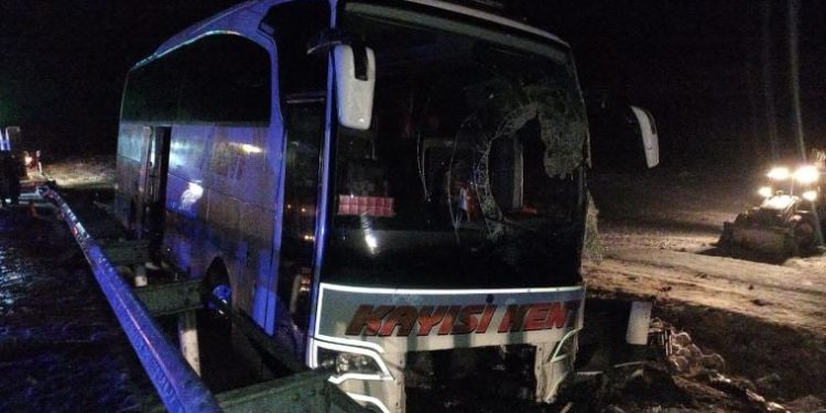 Kayseri’deki feci kazada yolcu otobüsü şarampole devrildi: 4 ölü, 25 yaralı