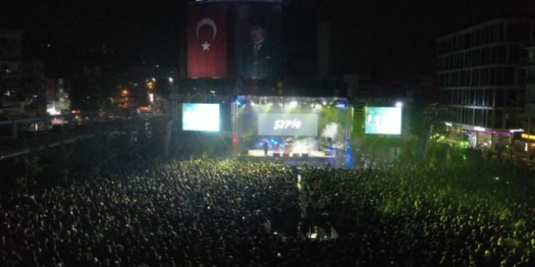 Kolpa ve Eypio Aydınlıları coşturdu