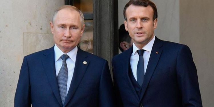 Macron, Rusya ile iletişimde olmaya devam edeceğini açıkladı