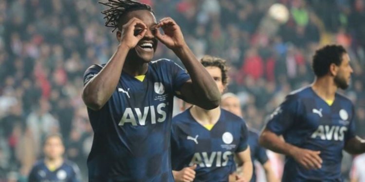 Michy Batshuayi Fenerbahçe’yi sırtladı: Antalyaspor 1-2 Fenerbahçe